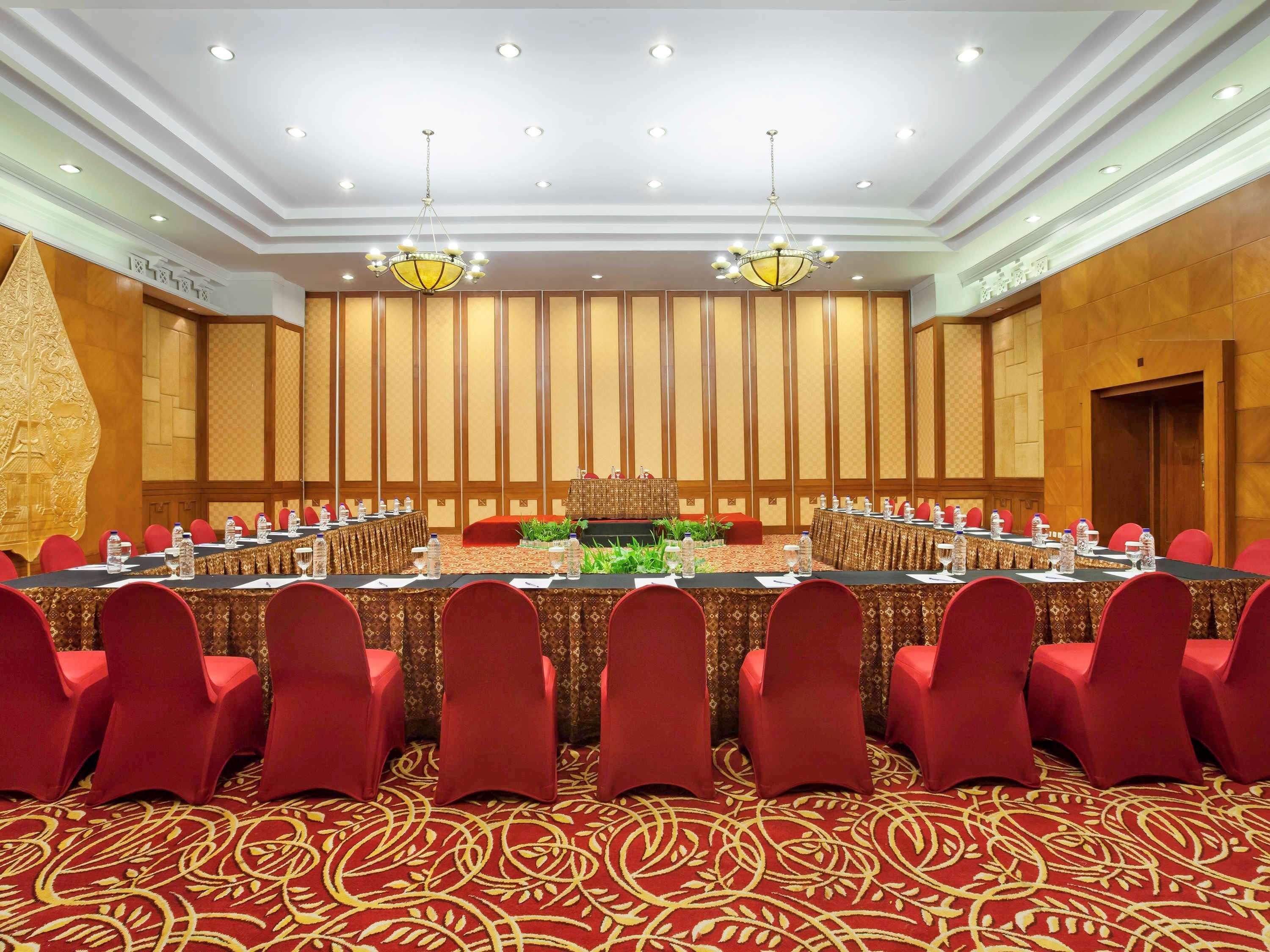 โรงแรมโนโวเทล โซโล Surakarta  ภายนอก รูปภาพ