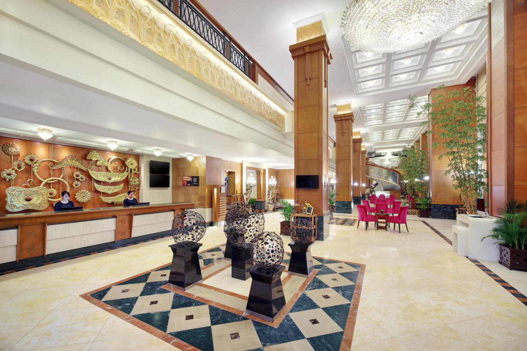 โรงแรมโนโวเทล โซโล Surakarta  ภายนอก รูปภาพ